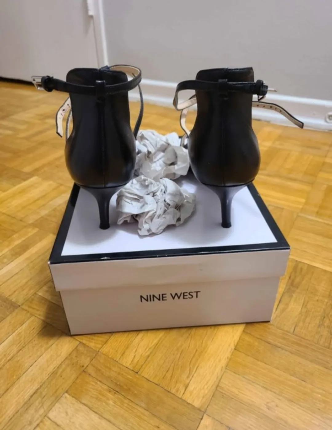 Women's Nine West Leather Heels - sz 10 image indicator(3)