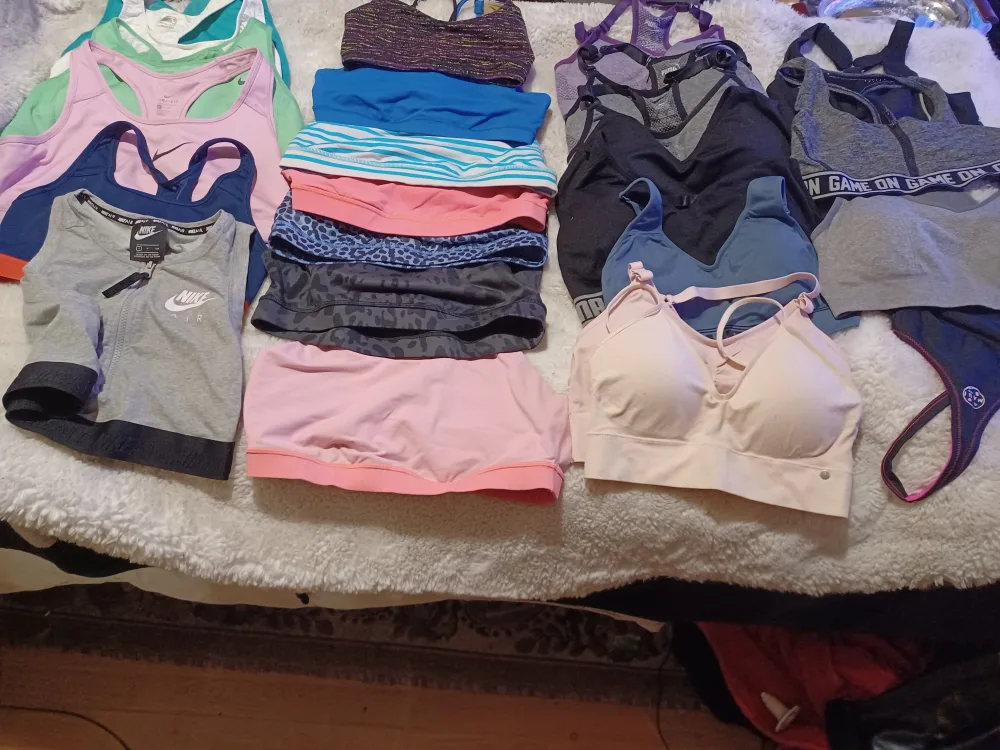 sports bras thumbnail