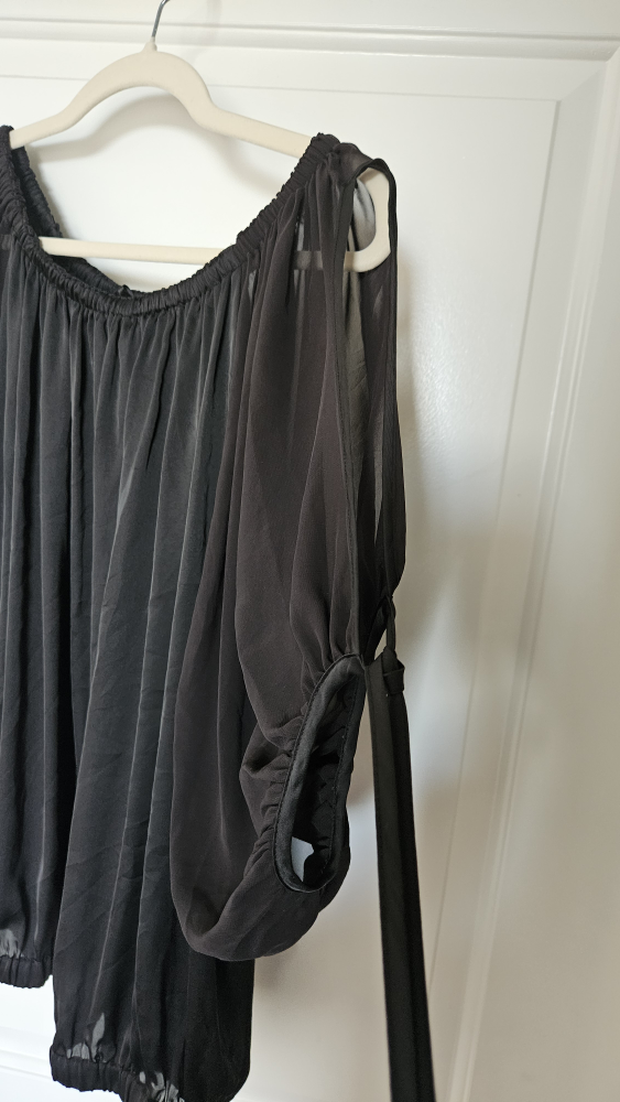 Size Large - Black off Shoulder / Cold Shoulder Blouse - photo 5