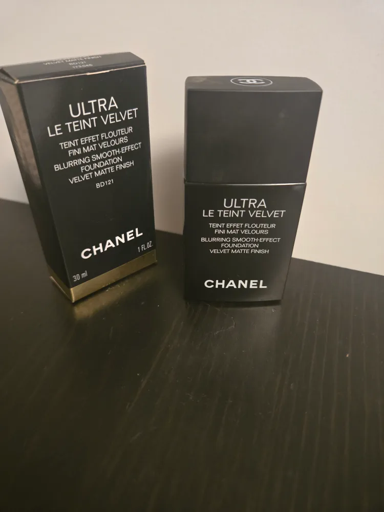 Chanel Ultra Le Teint Velvet Foundation - BD121 thumbnail