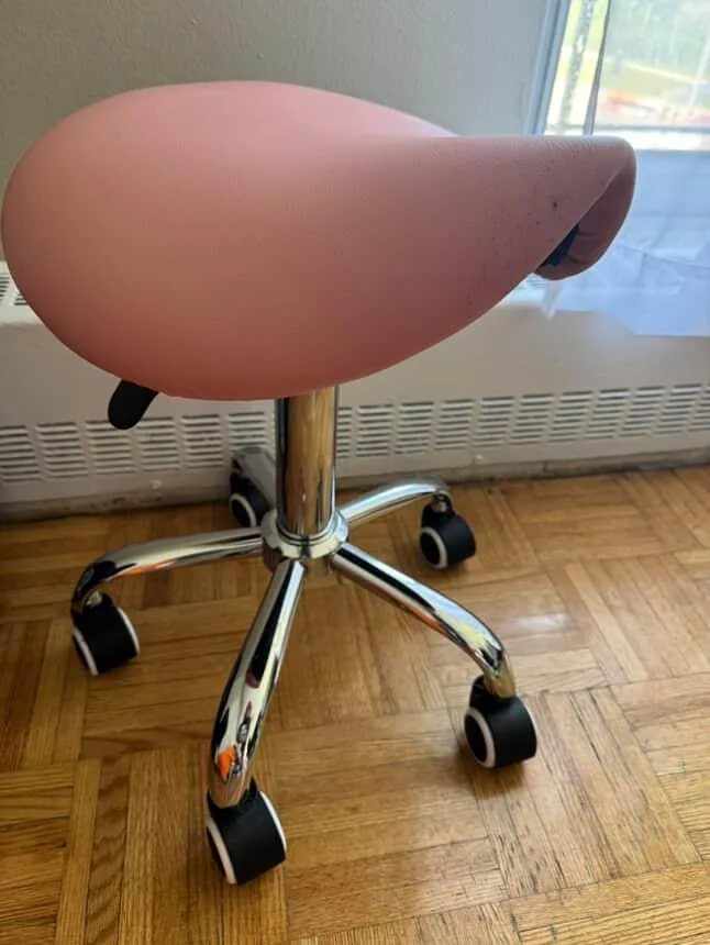 Pink Rolling Saddle Stool image indicator(2)