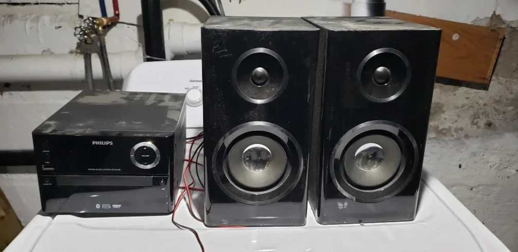 Philips Stereo System with Speakers thumbnail