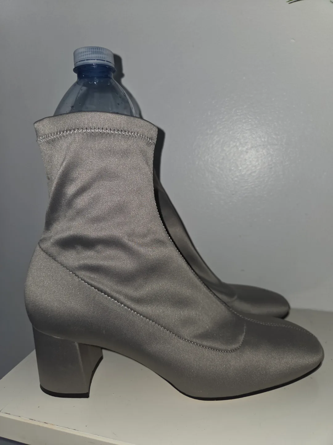 Booties - Multiple styles - Size 7/8 image indicator(4)