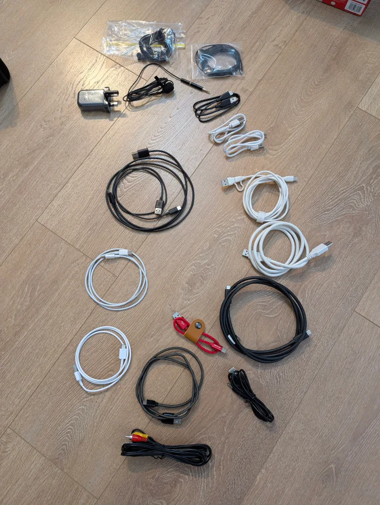 Variety of Cables and Charger image indicator(2)
