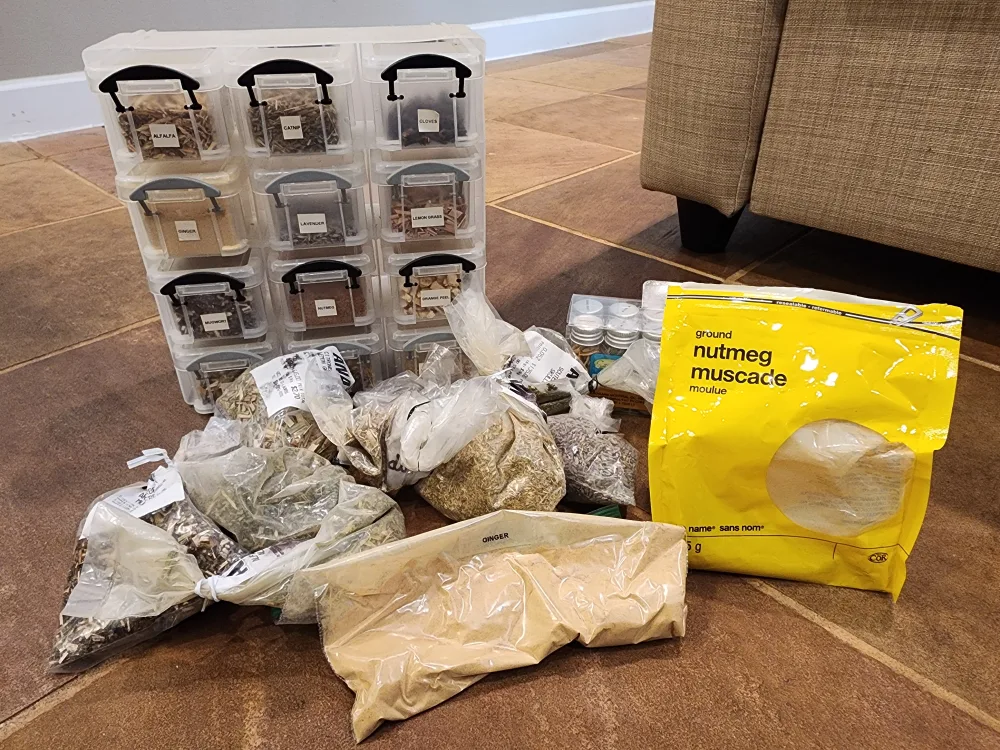 Various Dried Herbs and Spices image indicator(4)