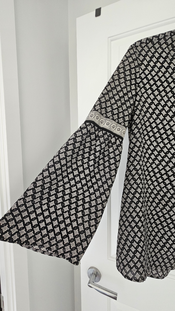NEGOTIABLE - Max Studio Black Patterned Blouse - Size S (4) - photo 3