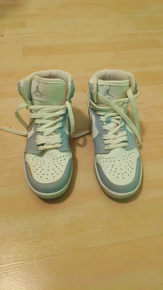 Air Jordan 1 Mid - White/Grey/Light Blue image indicator(2)