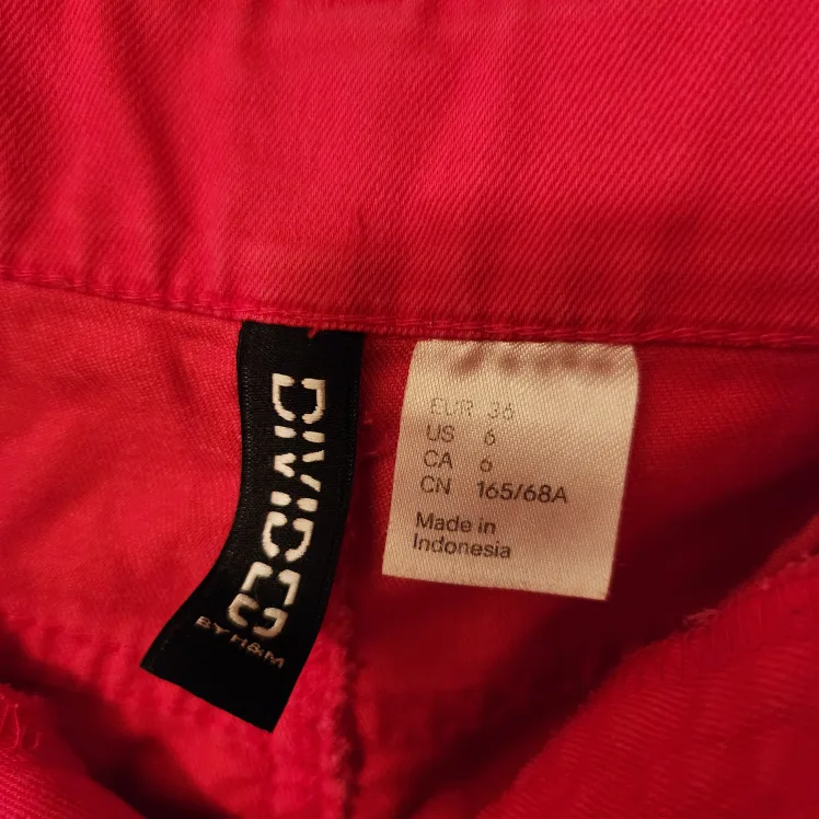 H&M Shorts - Red image indicator(3)