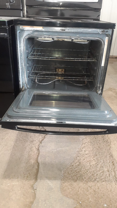 Whirlpool Electric Range - photo 3