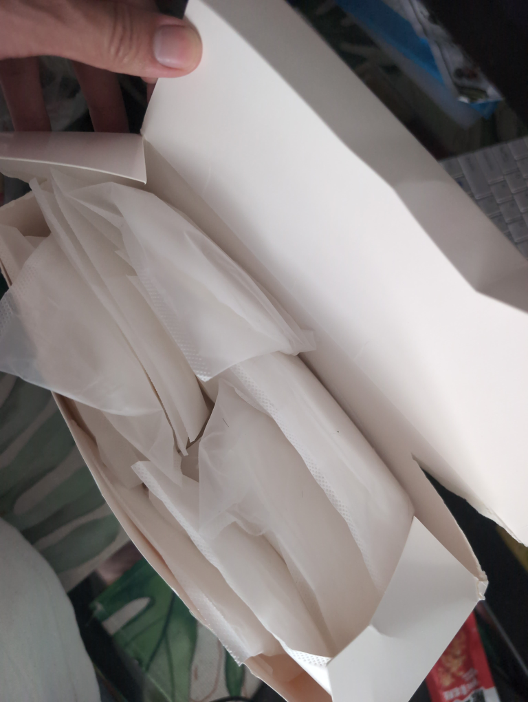 Box of unused nursing pads - photo 2