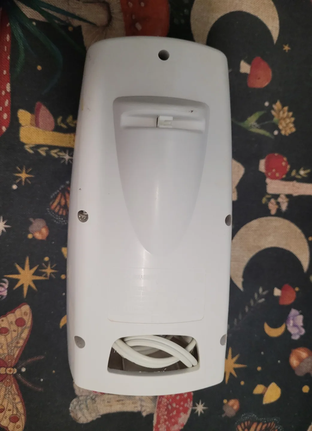 White Electric Can Opener - used image indicator(3)