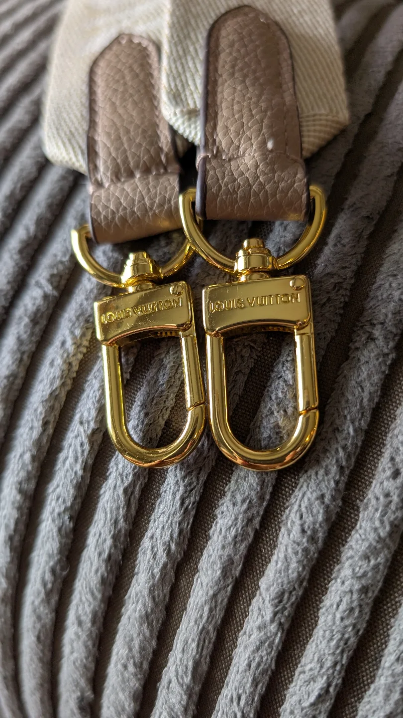 Lous Vuitton OnTheGo Tote – Beige, Clean, Stylish & Negotiable image indicator(6)