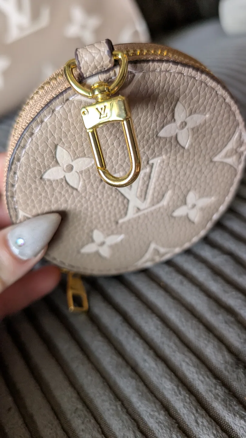 Lous Vuitton OnTheGo Tote – Beige, Clean, Stylish & Negotiable image indicator(7)