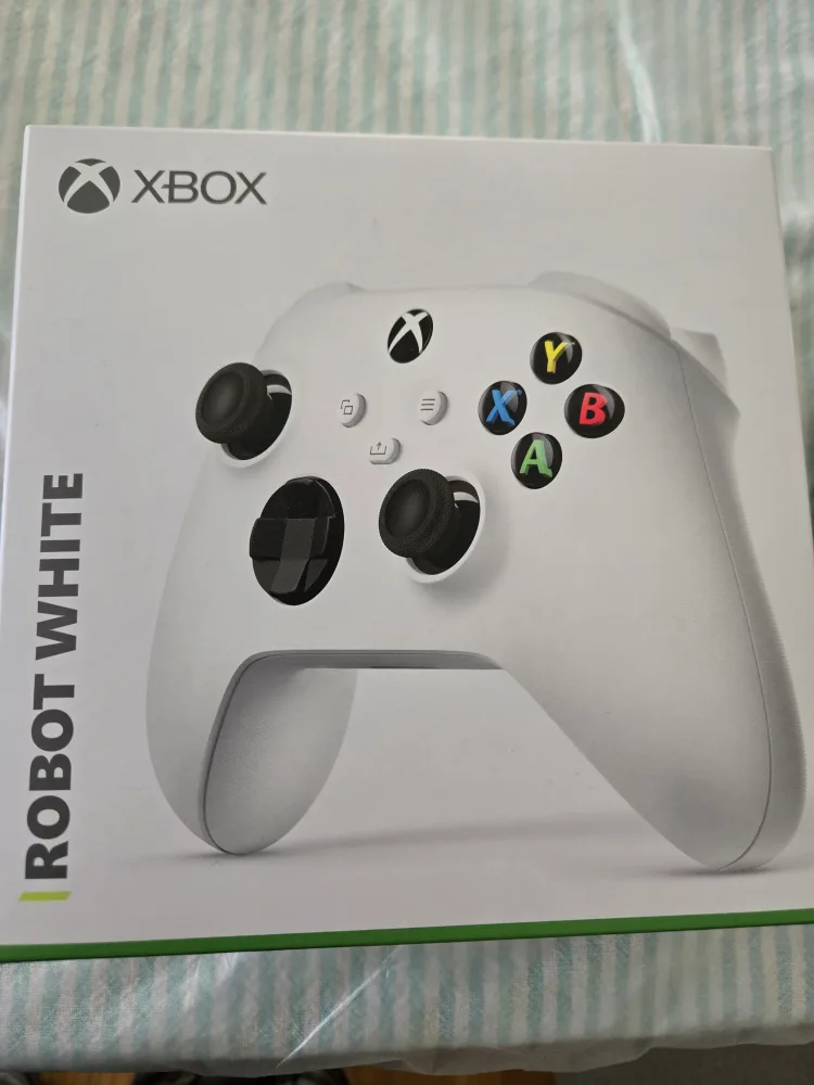 Xbox Series X/S Wireless Controller w USB-C Cable & Adapter image indicator(2)