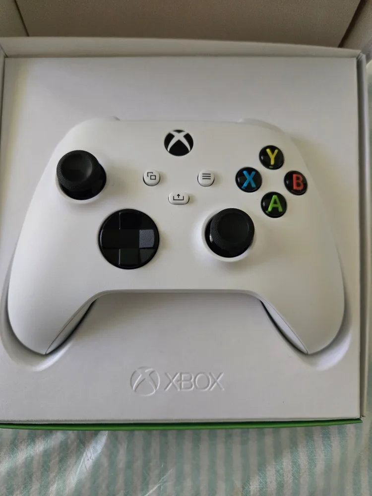 Xbox Series X/S Wireless Controller w USB-C Cable & Adapter image indicator(3)