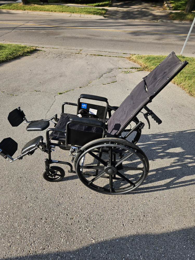Medline Folding Cloth Wheelchair - photo 3