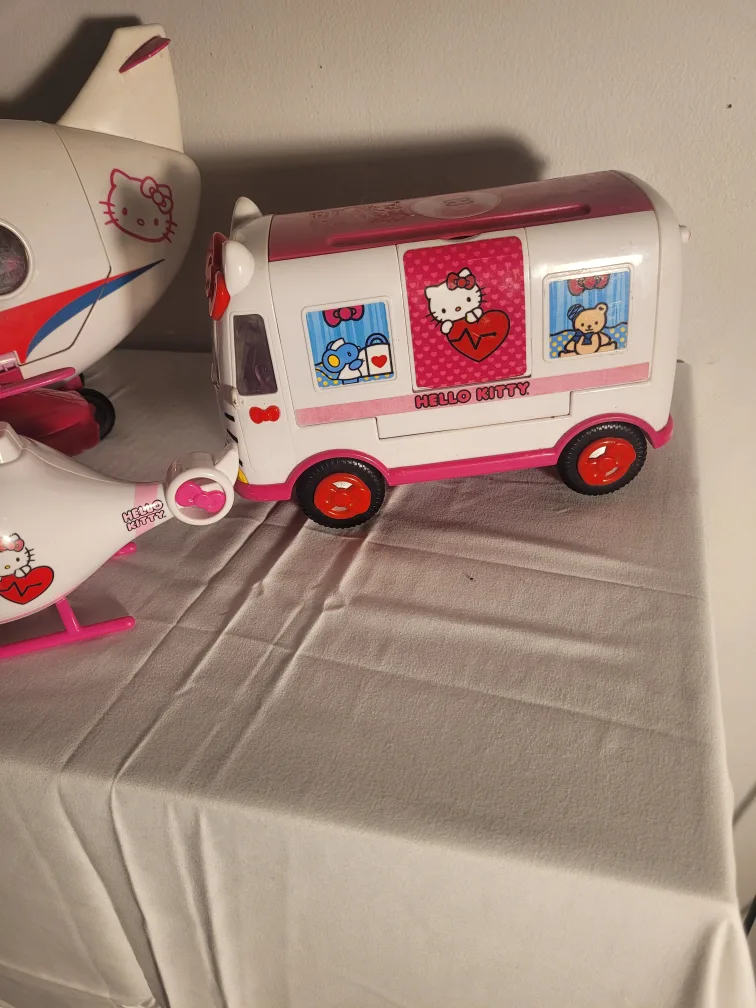 Hello Kitty Airplane, Helicopter, and Bus Toy Set image indicator(2)