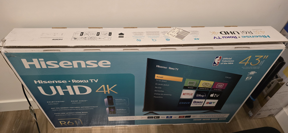 Hisense 43" R6 Series Roku 4K UHD TV - photo 2