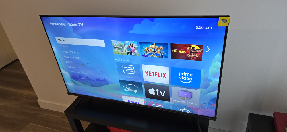 Hisense 43" R6 Series Roku 4K UHD TV - photo 3