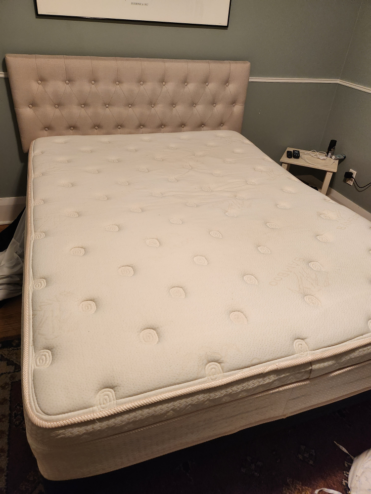Queen-size Tufted Headboard & bedframe - photo 3