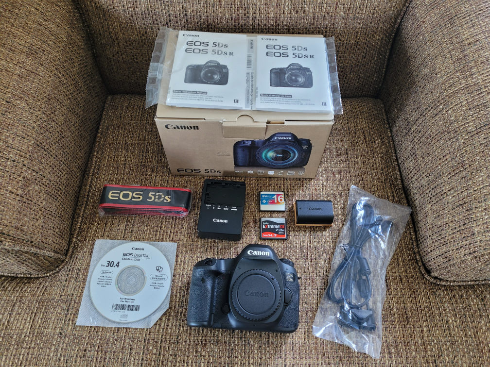 Canon 5DS 50.3 Megapixel DSLR Camera - Like NEW condition