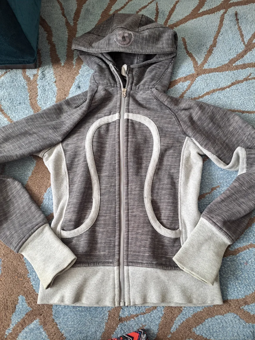 Lululemon Scuba Hoodie - Size 6 thumbnail