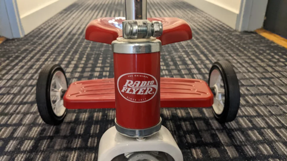 Radio Flyer Classic Red Tricycle image indicator(2)