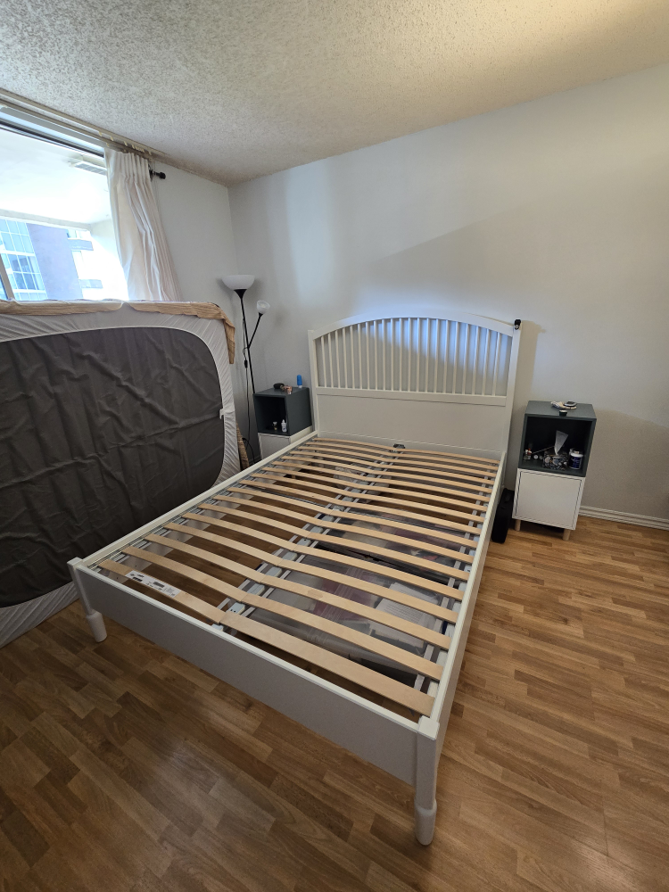 Queen size bed frame - photo 2