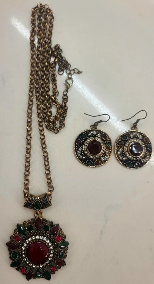 🥕Vintage Style Jewelery Set - Necklace, Earrings & Watch image indicator(3)