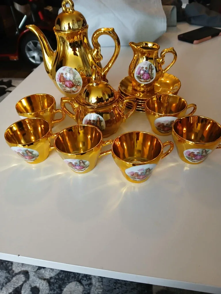 Gold Porcelain Tea Set thumbnail