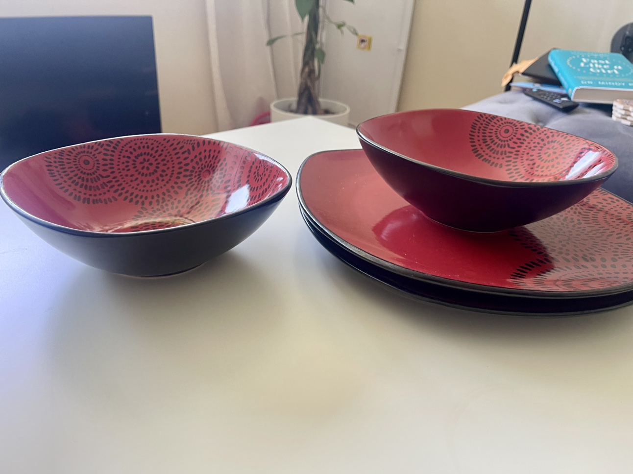 Set of Plates and Bowls - photo 2