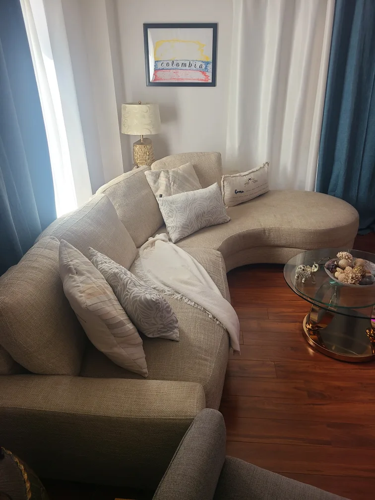 🇨🇦  Curved sectional couch in beige colour thumbnail