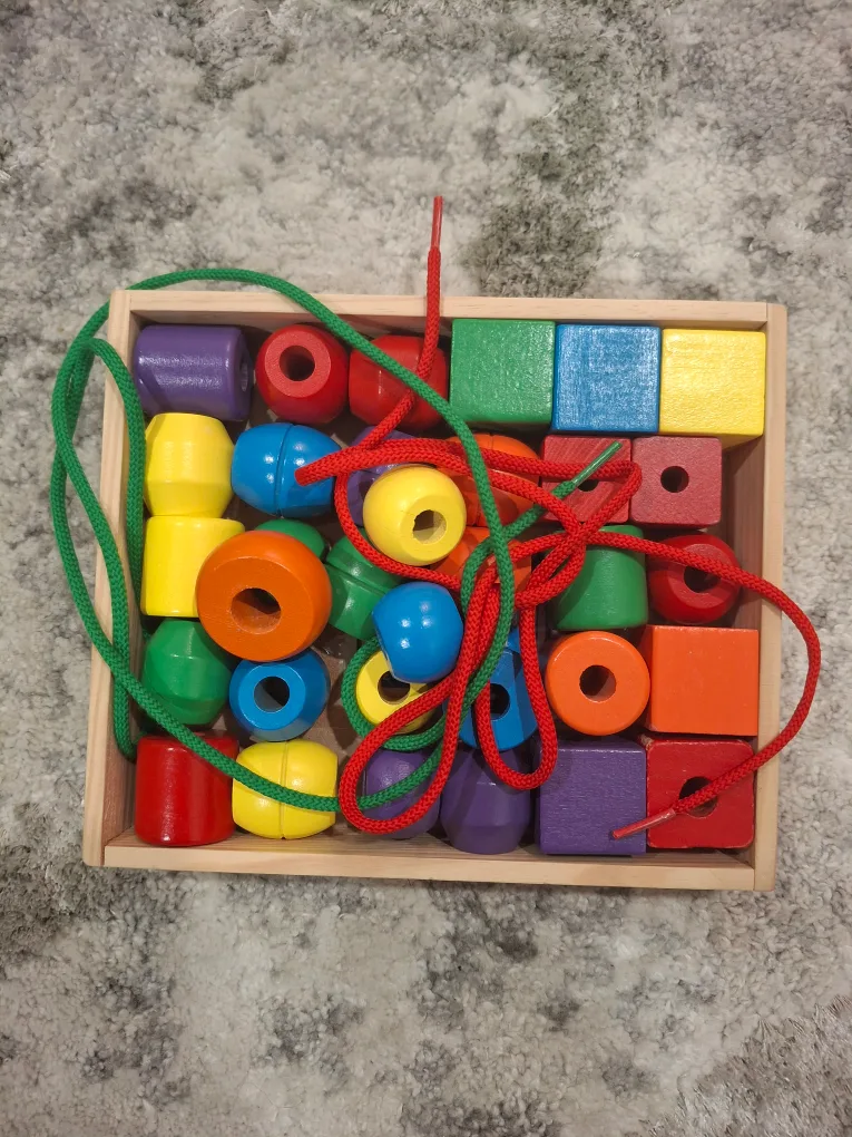 Melissa & Doug Primary Lacing Beads thumbnail