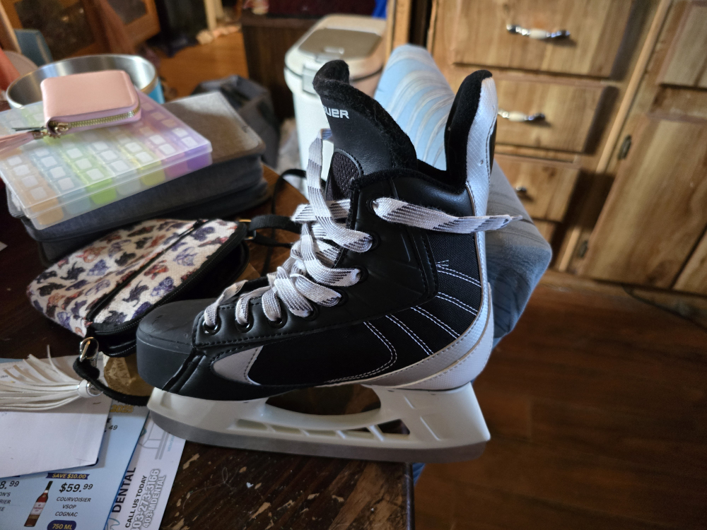 Bauer TUK ice Skate Size 3 kids