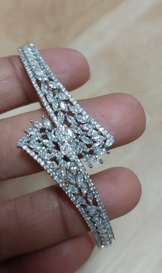 BRAND NEW Sparkling Luxury zirconia Bracelet openable image indicator(2)