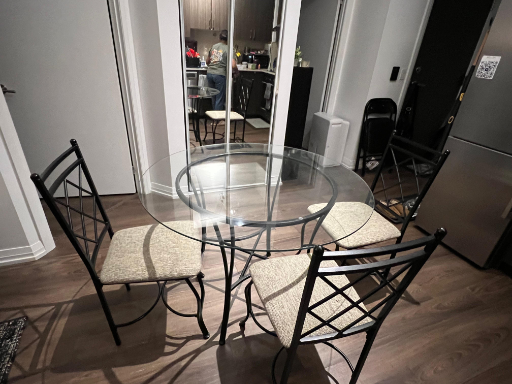 Round Dining Table with 3 Chairs - photo 3