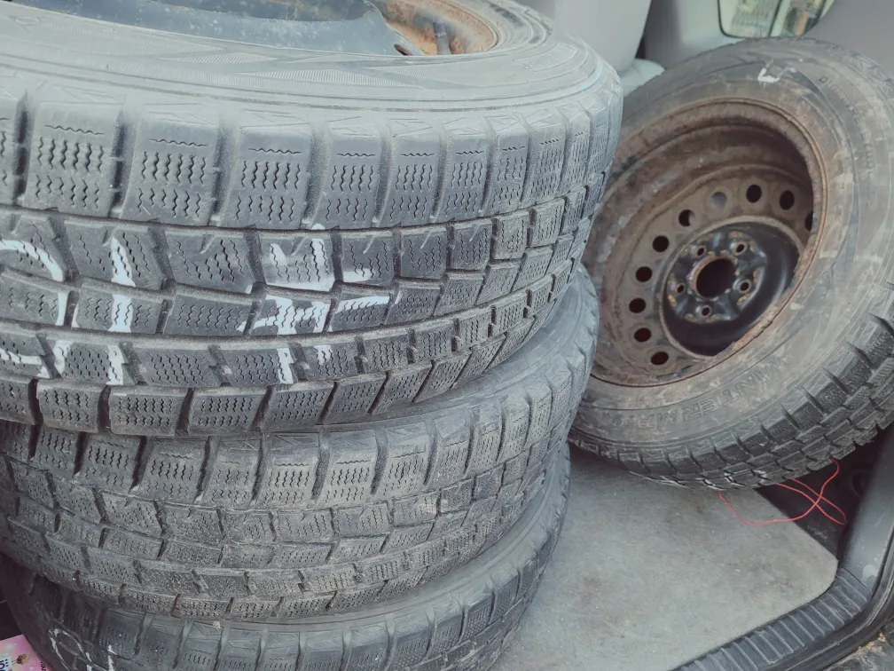 4 Like new Dunlop All season tires thumbnail