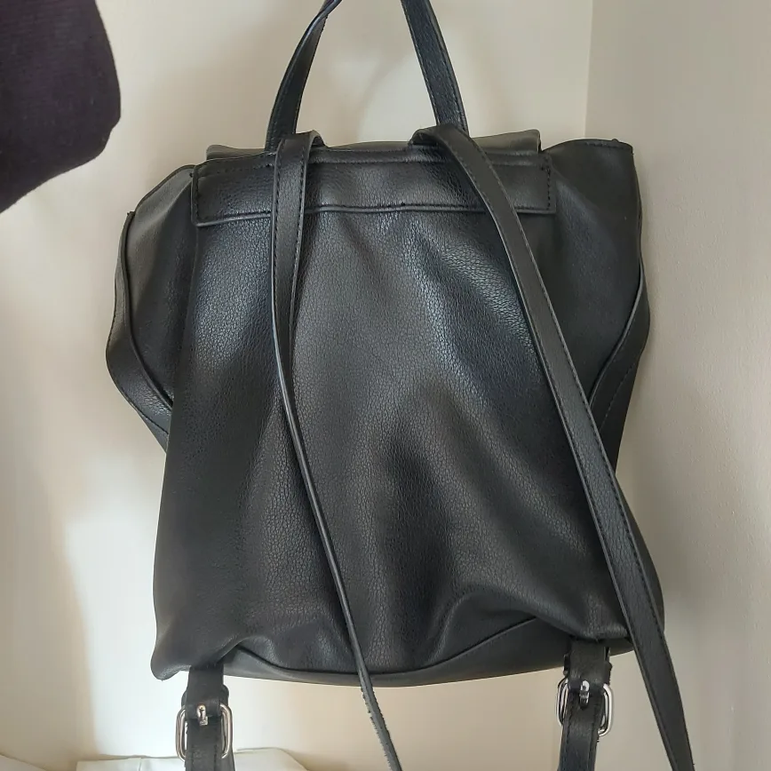 ZARA Black Backpack image indicator(2)