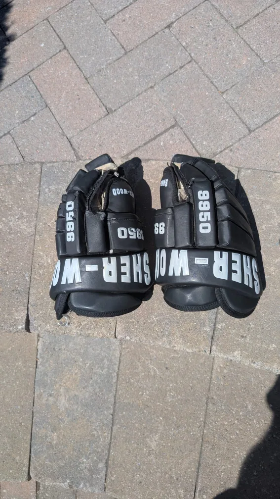 Sher-Wood Hockey Gloves 9950 - 13" thumbnail