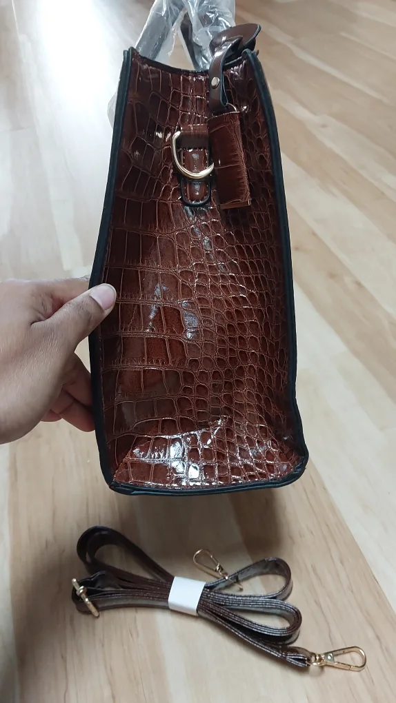 BRAND NEW Brown Faux Crocodile Leather Handbag image indicator(4)