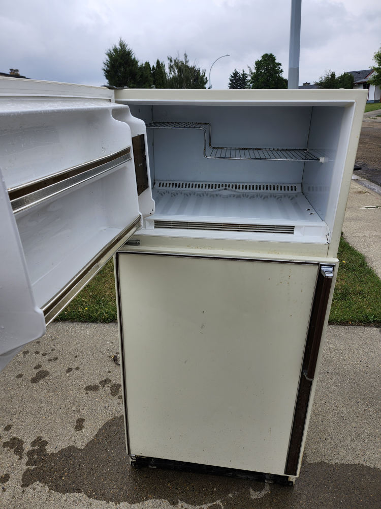 Vintage Top-Freezer Refrigerator - photo 4