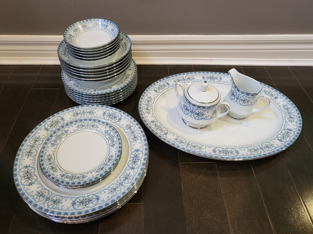 Noritake Burlington Fine China Dinner Set