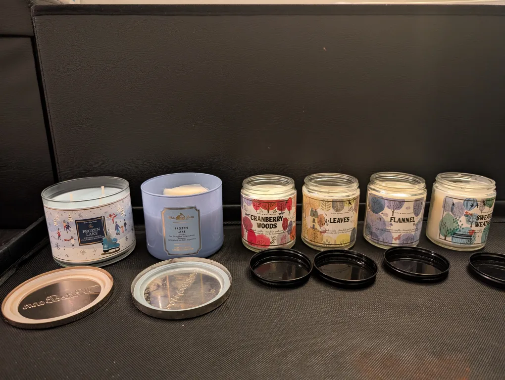 Bath & Body Works Scented Candles - Winter scents thumbnail