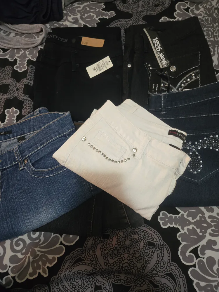 Assorted Women's Jeans - Various Styles and Sizes thumbnail