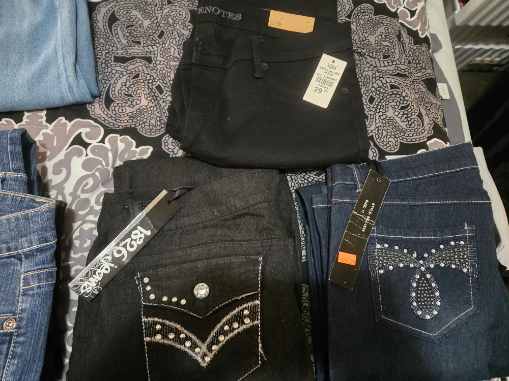 Assorted Women's Jeans - Various Styles and Sizes image indicator(2)