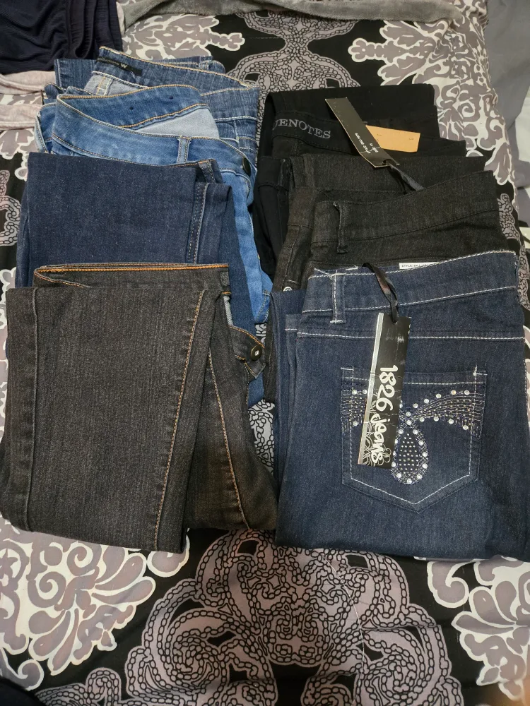 Assorted Women's Jeans - Various Styles and Sizes image indicator(3)
