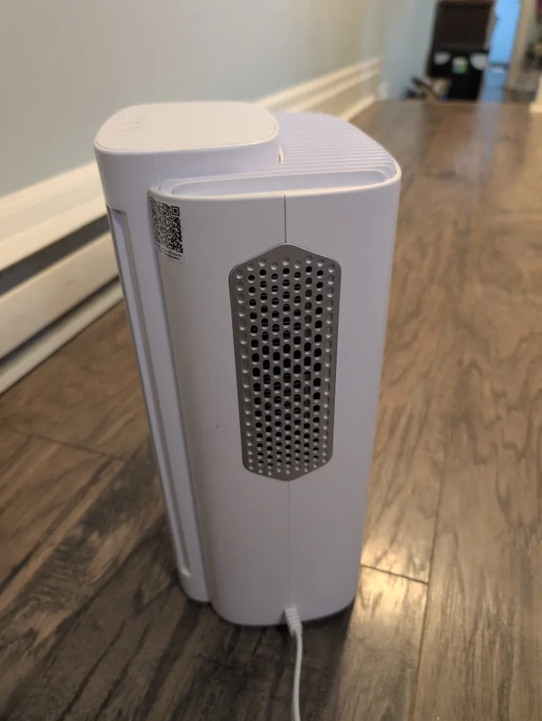 KNKA Dehumidifier - Excellent Condition! image indicator(3)