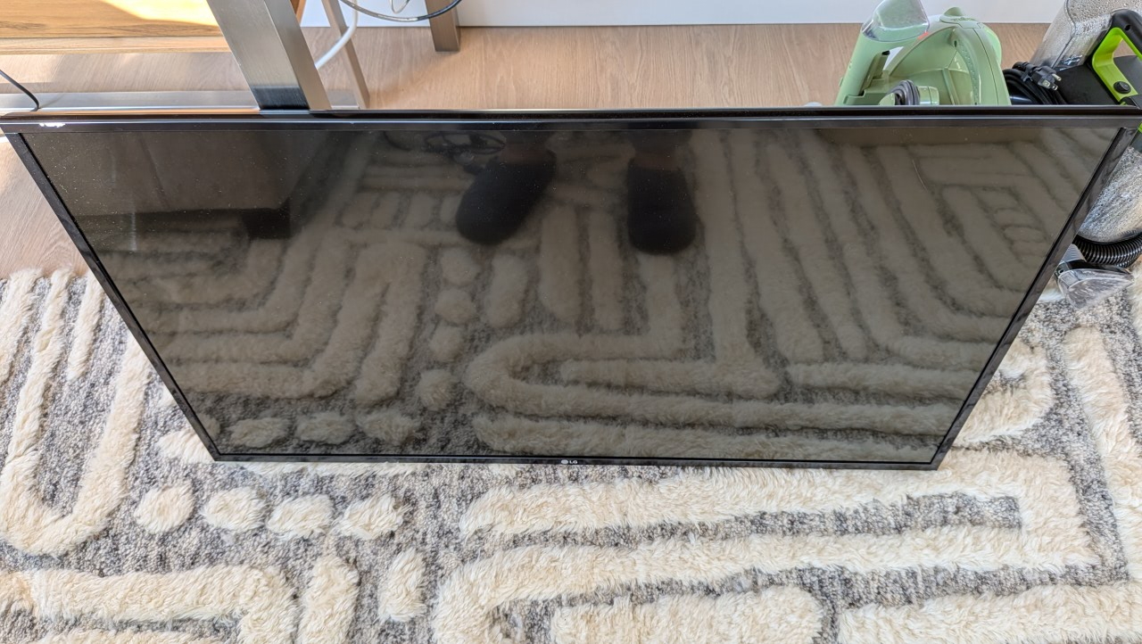 LG TV - 43 Inch Screen
