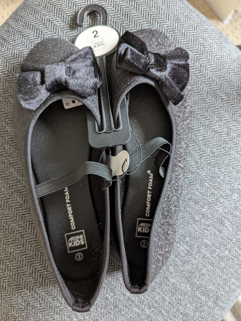 New Ardene Kids Black Glitter bellies - Size 2