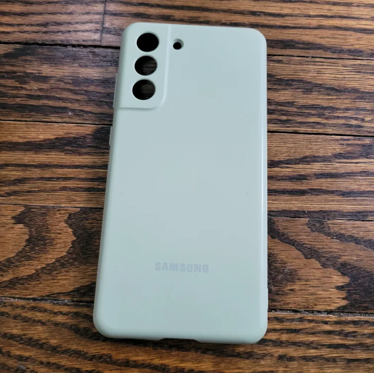 Like New Samsung Galaxy S21 FE 5G Olive w Charging Cable & Case image indicator(4)